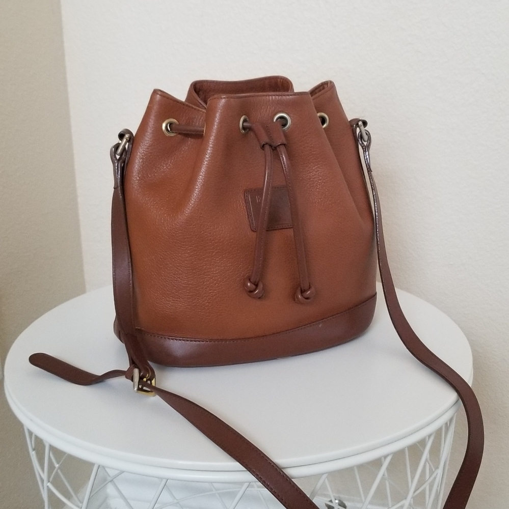 Vintage Burberry tan leather nova check bucket bag